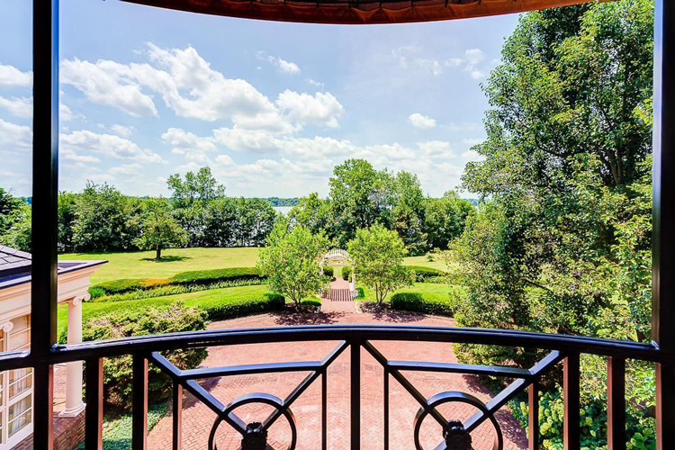 6 Incredible Luxury Homes For Sale in the Columbus Area